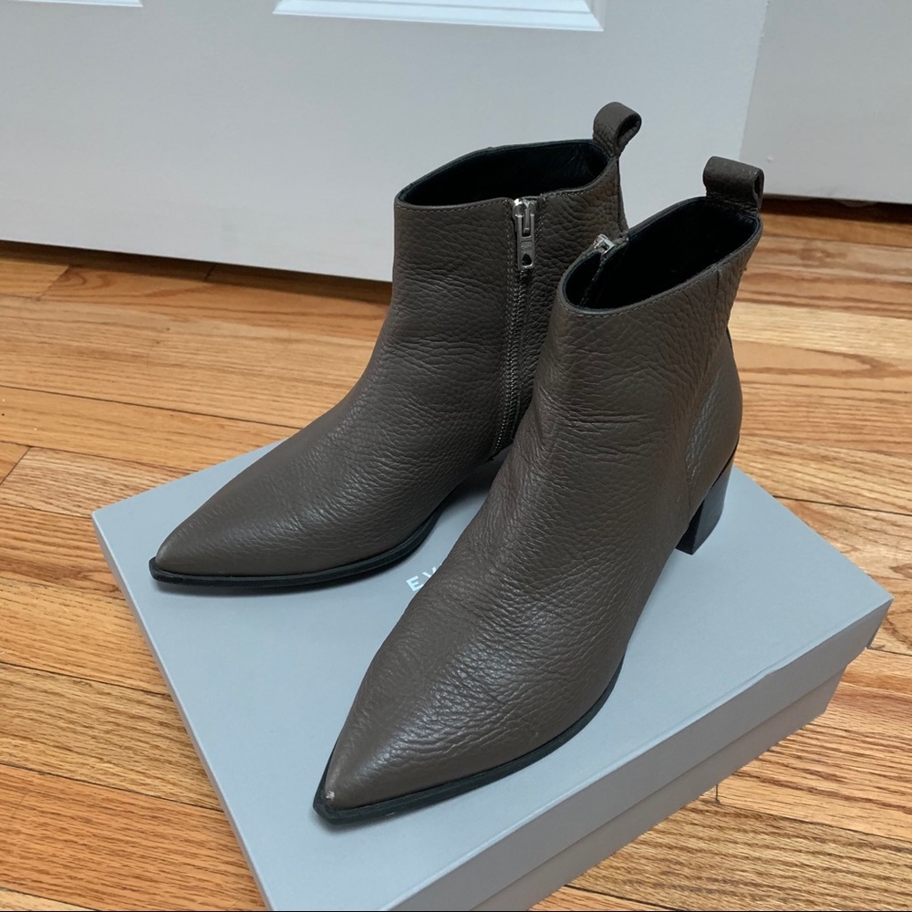 Everlane Boss Boots in Taupe